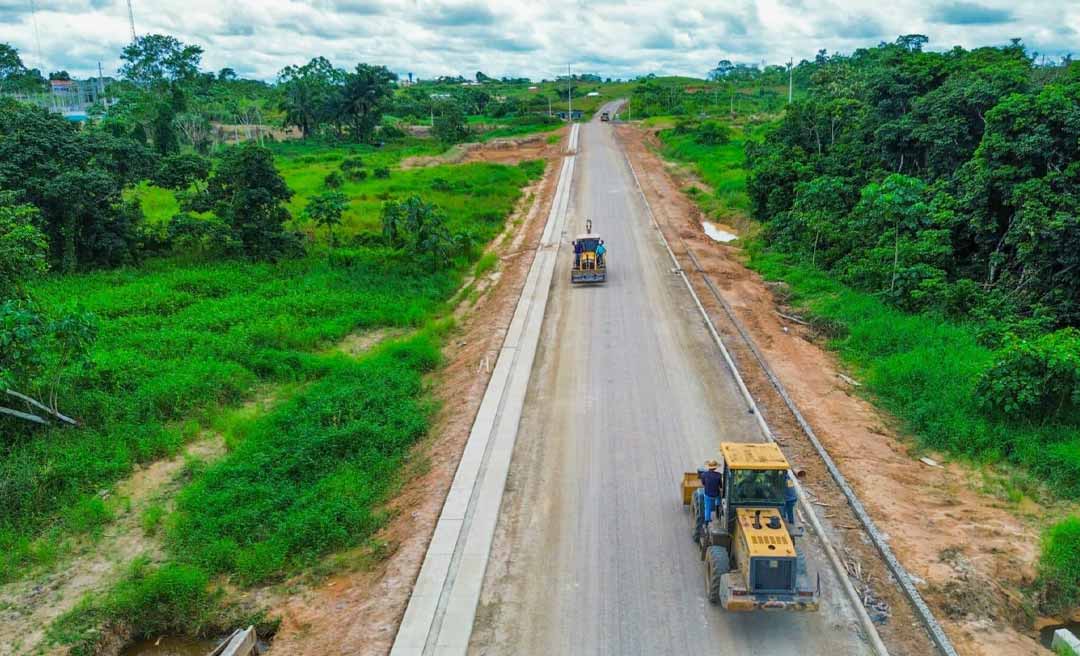 Governo do Acre vistoria obras em Tarauacá e firma parceria em Sena Madureira