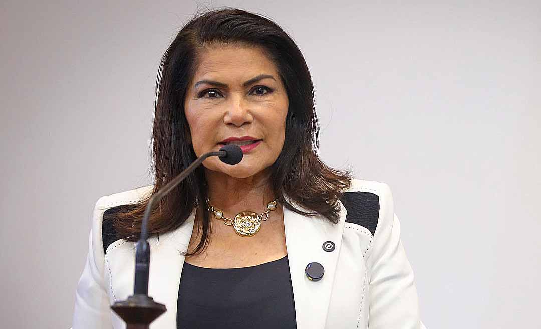 Antônia Sales critica Zequinha Lima e diz que prefeito precisa andar nos ramais de Cruzeiro do Sul