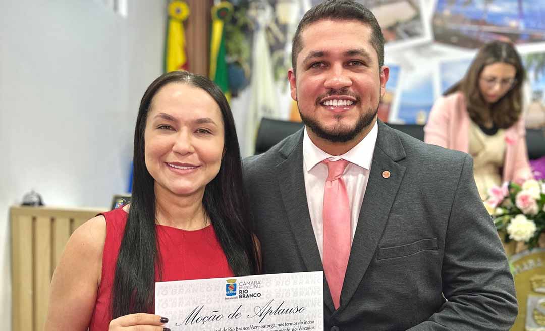 Taiane Santos recebe Moção de Aplausos pelos serviços prestados como mulher na gestão pública