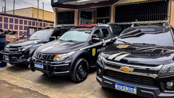 Agentes da DCORE prendem dois suspeitos em caso de Roubo a residência no Bairro Tropical, em Rio Branco