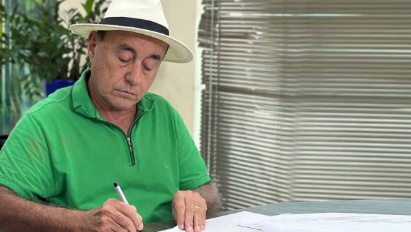 Após rio Acre atingir mais de 15, 30 metros e atingir nove bairros, Bocalom decreta situação de emergência