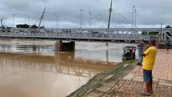 Rio Acre ultrapassa 15 metros na Capital; quatro famílias já estão abrigadas no Parque de Exposição
