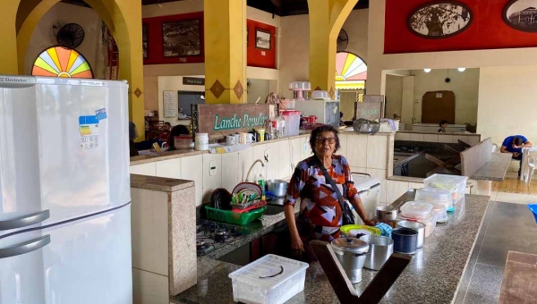 Comerciantes pedem agilidade nas obras do Mercado Velho e relatam diminuição de até 80% nas vendas: “O mercado está funcionando, ele não fechou!”