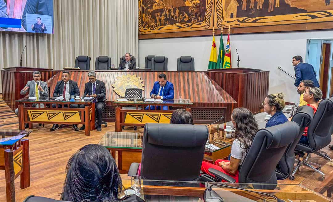 Fruticultores são recebidos por deputados e lamentam perda de produção por falta de compra governamental