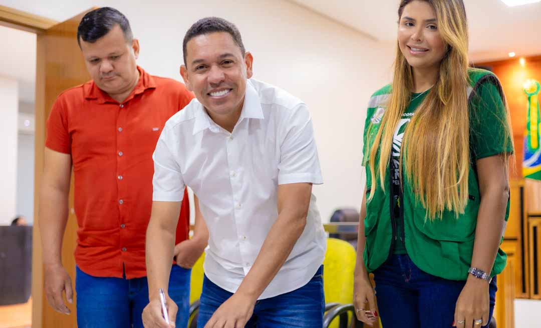 Prefeito Jerry assina termo de cooperação com o Iteracre para avançar na regularização fundiária em Assis Brasil