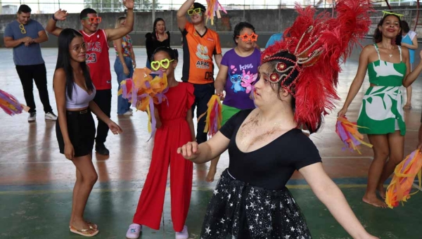 Apae Rio Branco promove carnaval fora de época para alunos da instituição de ensino especial: “Fortalecendo laços e estimulando a autoestima”