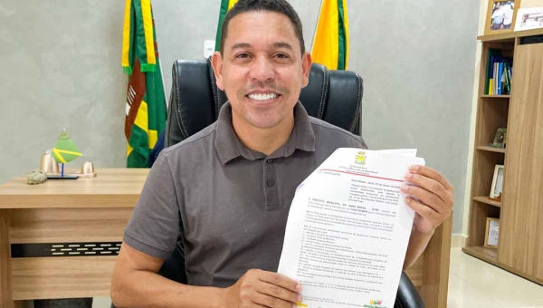 Prefeito Jerry Correia sanciona Lei que autoriza realização de processo seletivo em Assis Brasil