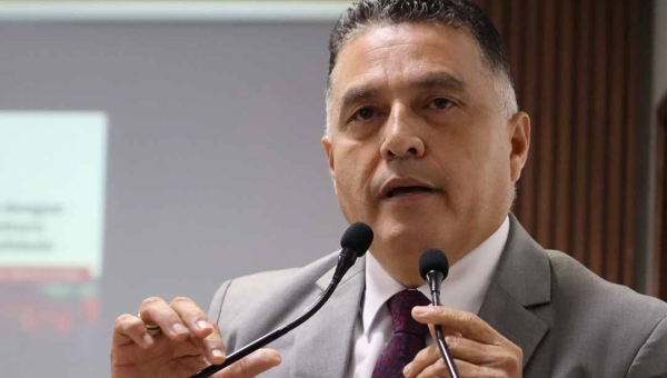 "Ele manda dentro dessa casa, mas não manda no voto do vereador Eber Machado", diz emedebista sobre aprovação de PL que amplia cargos comissionados