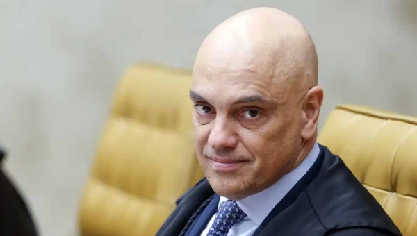 Moraes vota para condenar mulher que pichou "Perdeu, mané" no STF