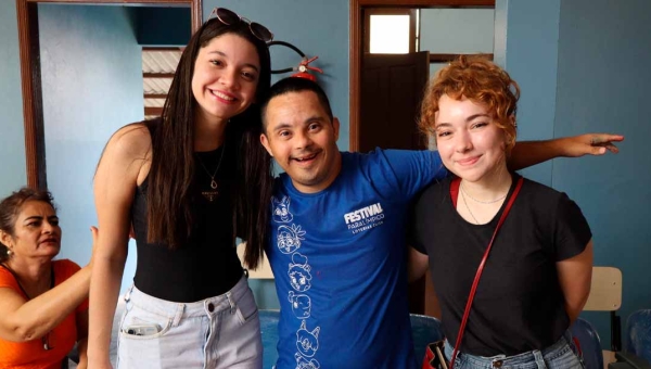 Acadêmicos de Psicologia da UNAMA realizam atividades com alunos da APAE em alusão ao Dia Internacional da Síndrome de Down