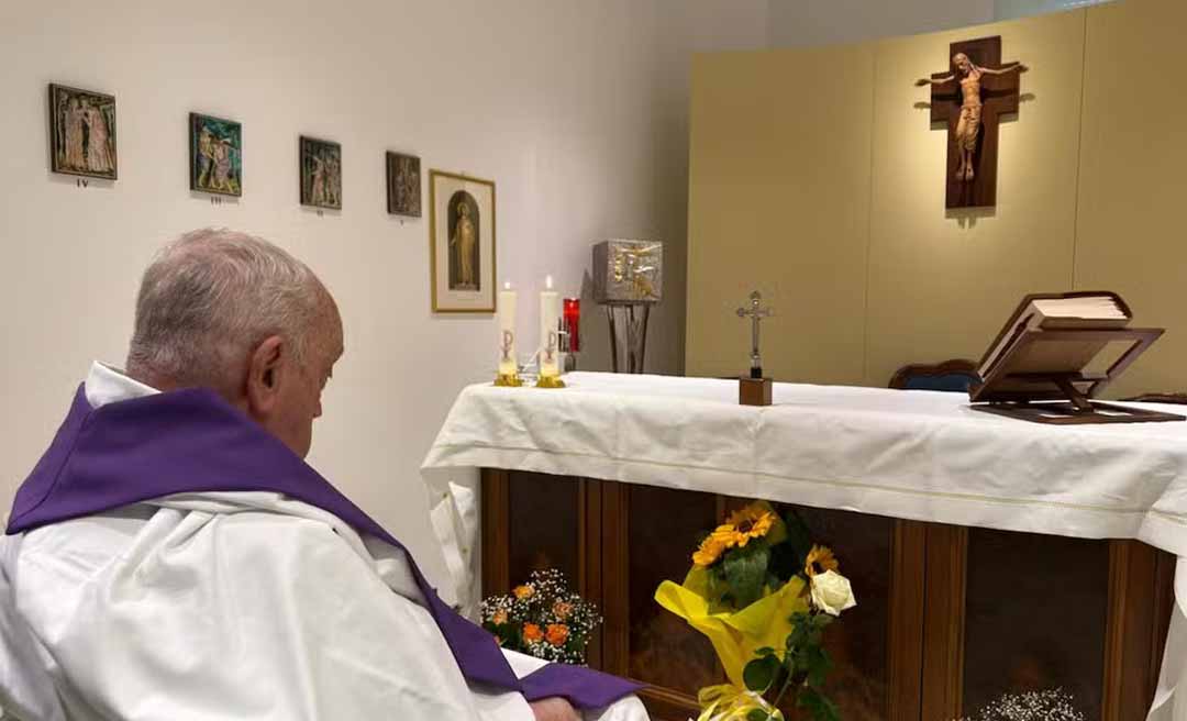 Papa Francisco vai ter alta no domingo, anunciou a equipe médica que cuida do pontífice