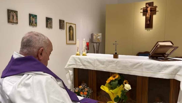 Papa Francisco vai ter alta no domingo, anunciou a equipe médica que cuida do pontífice