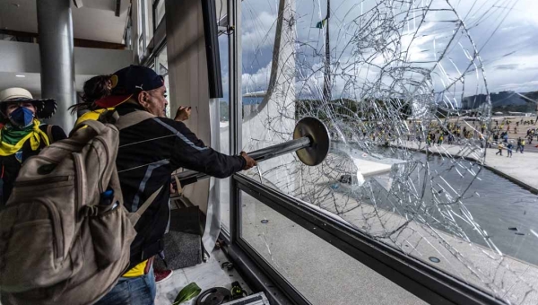 Quase metade dos eleitores rio-branquenses é a favor da anistia aos envolvidos nos ataques do 8 de janeiro