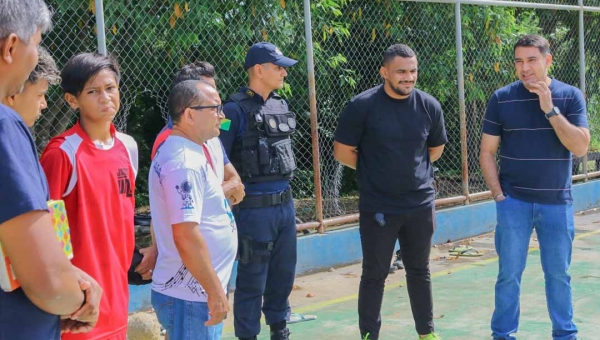 Vereador Samir Bestene entrega materiais esportivos ao Projeto Micaias no bairro Taquari