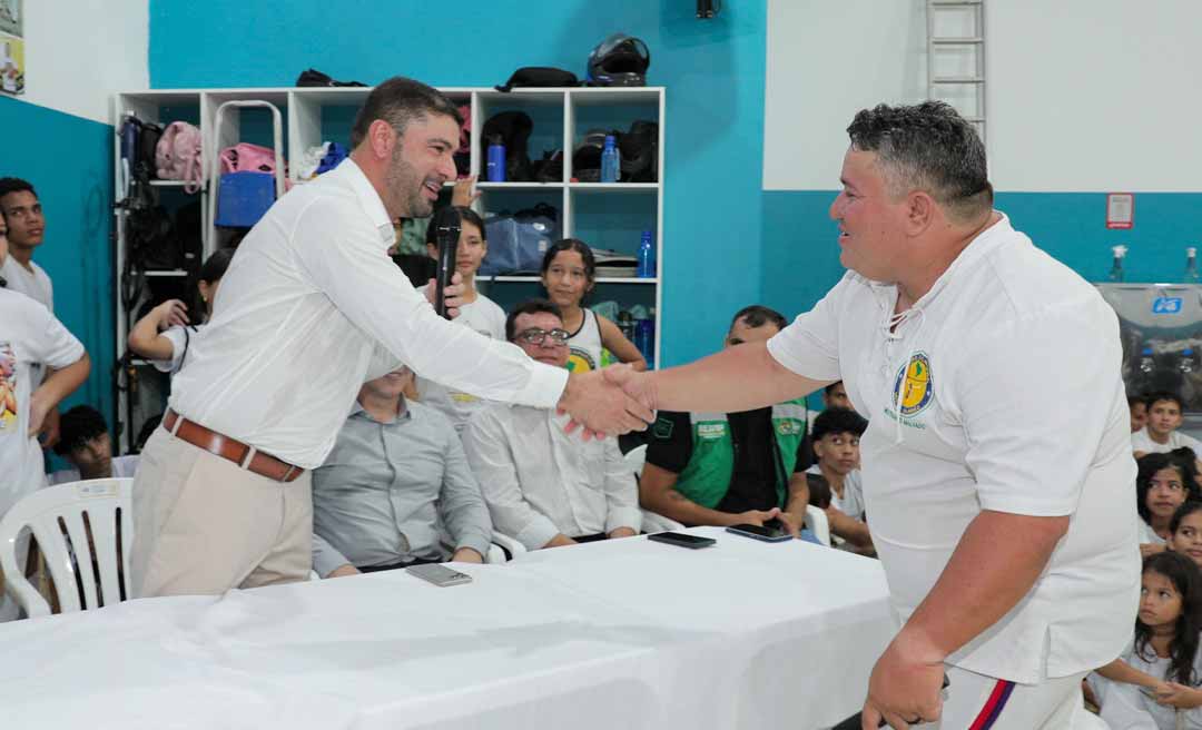 Na Baixada, presidente Nicolau Júnior participa de evento do grupo Axé Capoeira
