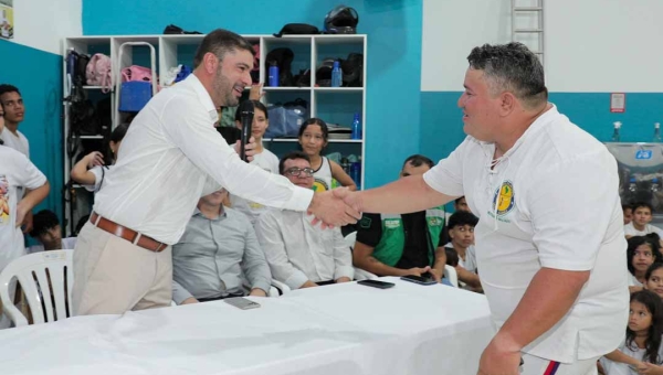 Na Baixada, presidente Nicolau Júnior participa de evento do grupo Axé Capoeira