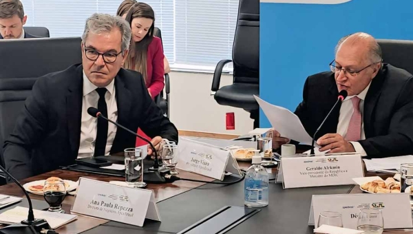 Jorge Viana comemora aprovação do novo plano de cargos e salários da ApexBrasil