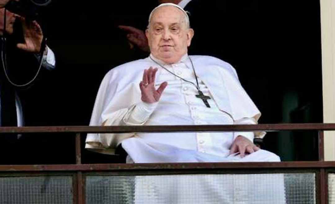 Papa Francisco recebe alta após 38 dias internado e agradece aos fiéis: “Obrigado a todos!"