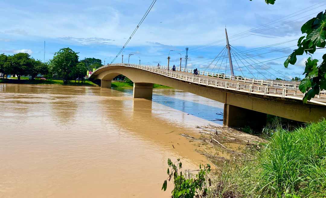 Rio Acre baixou 52 centímetros na Capital nas últimas 24 hora; apesar da baixa, manancial segue acima da cota de transbordamento