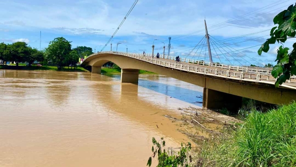 Rio Acre baixou 52 centímetros na Capital nas últimas 24 hora; apesar da baixa, manancial segue acima da cota de transbordamento