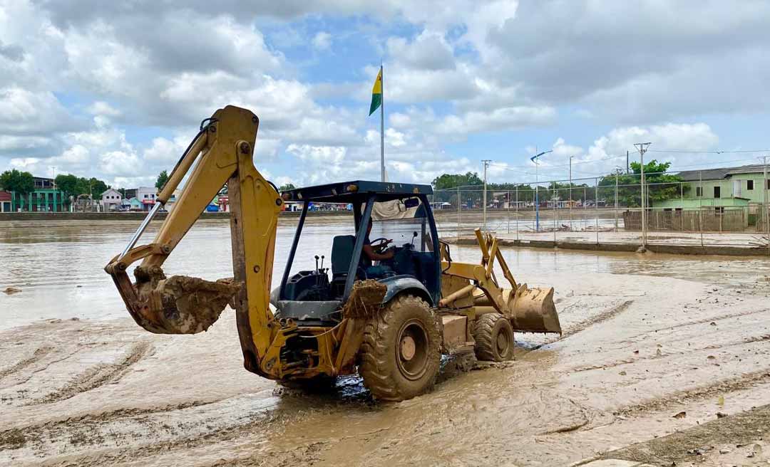 Defesa Civil de Rio Branco inicia operação de limpeza em bairros afetados pela cheia do Rio Acre