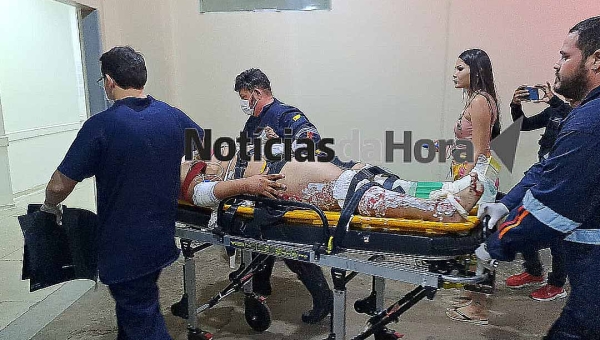 Motociclista sofre múltiplas fraturas em grave acidente na AC-40; vítima colidiu contra veículo
