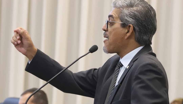 Edvaldo Magalhães destaca reunião entre secretário de Educação e deputados; secretário assegurou a compra imediata do maracujá