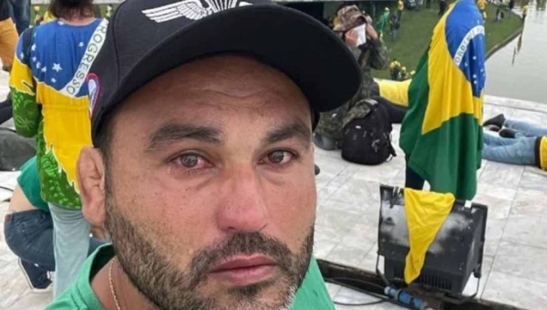 Réu pelo 8 de Janeiro, Léo Índio, sobrinho de Bolsonaro, foge para a Argentina