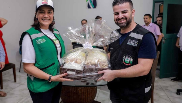 Mailza visita Tarauacá, reforça apoio às famílias afetadas pelas enchentes e anuncia ações emergenciais