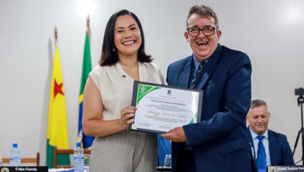 Mailza recebe título de Cidadã Xapuriense e se torna mais nova conterrânea da histórica cidade do Alto Acre
