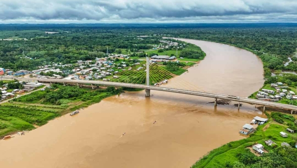 Energisa Acre restaura energia elétrica de moradores afetados pela cheia do Rio Juruá em Cruzeiro do Sul