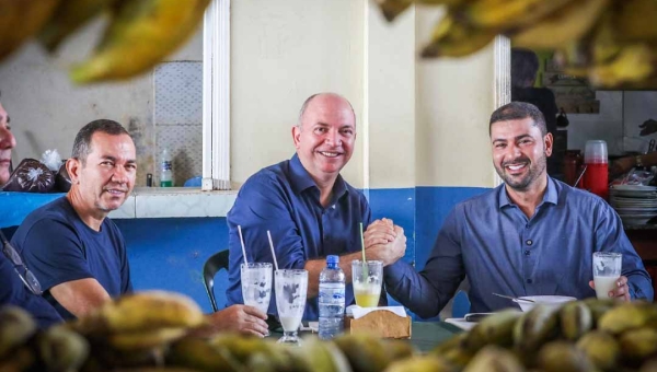 Prefeito de Sena Madureira recebe Nicolau Jr com café da manhã e apresenta construção de casas