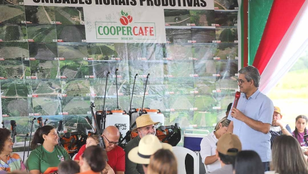 Edvaldo Magalhães destaca trabalho de Perpétua Almeida no apoio à Agricultura Familiar: ‘a nossa vida toda foi sempre de investir no coletivo’