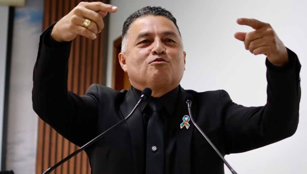 Eber Machado cobra ações da Prefeitura e critica gestão na Câmara: “Cadê esse homem, líder, que não fala a verdade?”