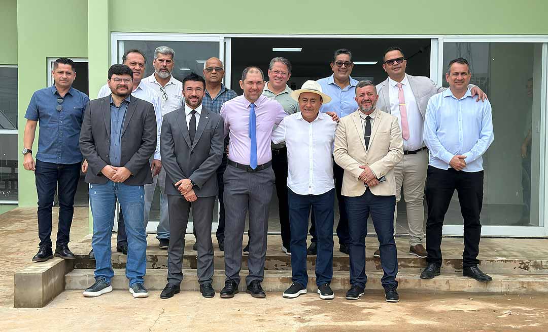 Bocalom e vereadores visitam nova sede da Câmara de Rio Branco; R$ 9 milhões já foram executados na primeira fase