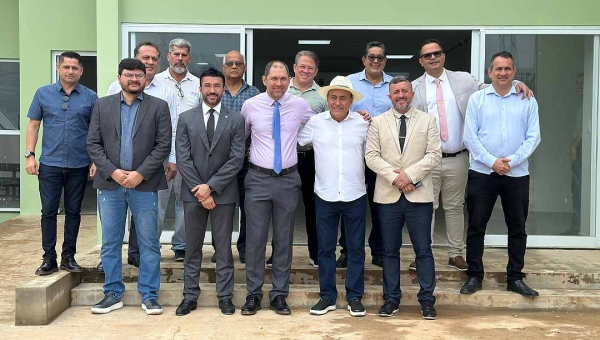 Bocalom e vereadores visitam nova sede da Câmara de Rio Branco; R$ 9 milhões já foram executados na primeira fase