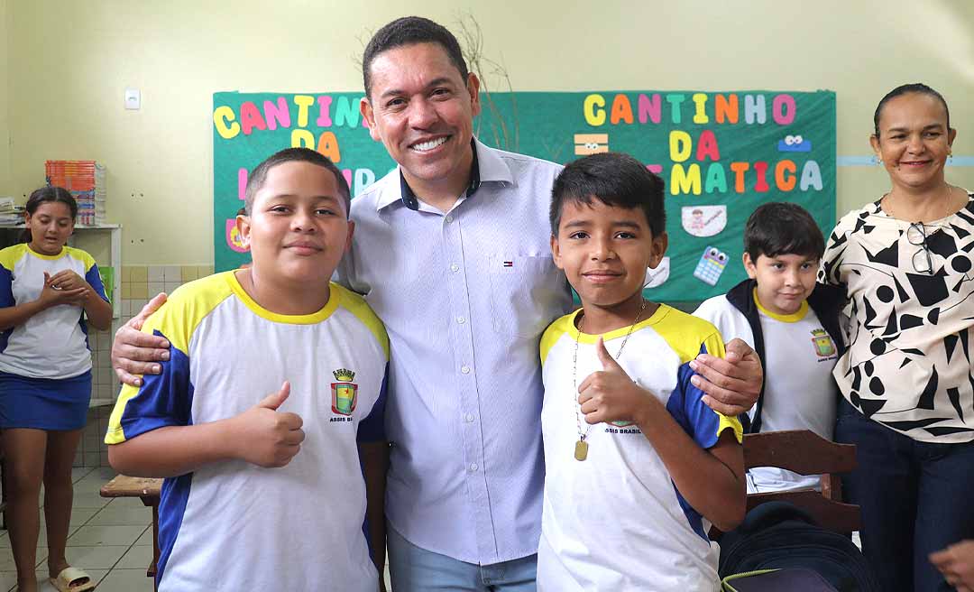 Prefeito Jerry Correia visita Escola Maria Ferreira e ouve demandas da comunidade escolar