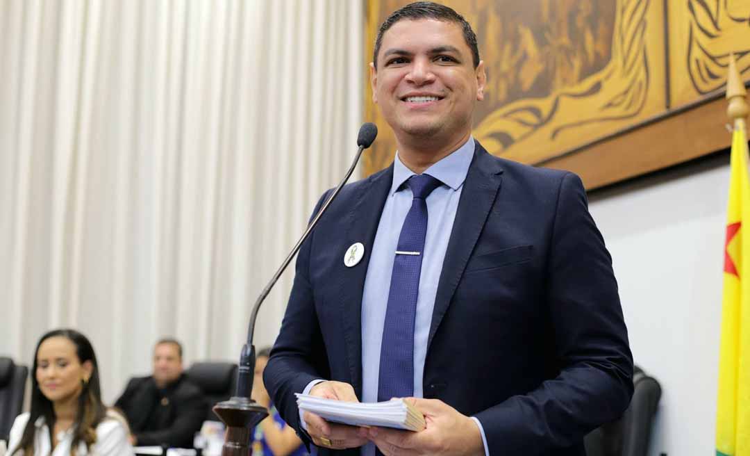 Entre lágrimas e aplausos, deputado Tio Pablo preside sessão solene que destaca desafios e avanços na causa autista