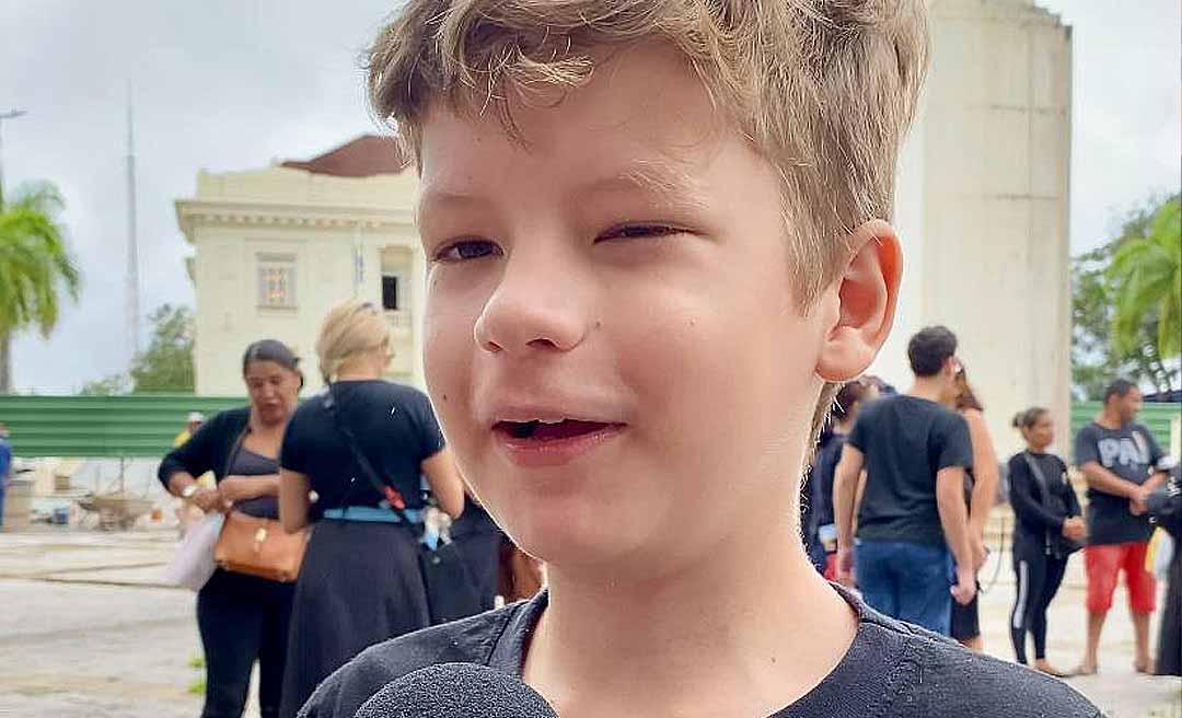 “A gente nunca é reconhecido!”, desabafa criança autista durante manifestação em Rio Branco