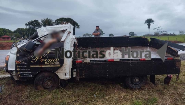 Tragédia na rodovia! Empresário morre preso às ferragens após capotamento na BR-317, no Acre