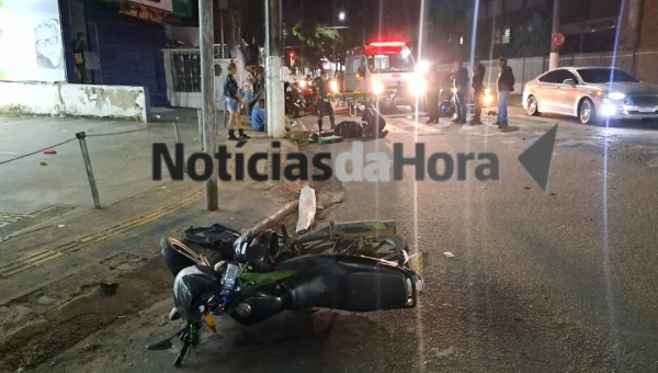 Motociclista de aplicativo entra na contramão e colide com moto de alta cilindrada em avenida movimentada de Rio Branco