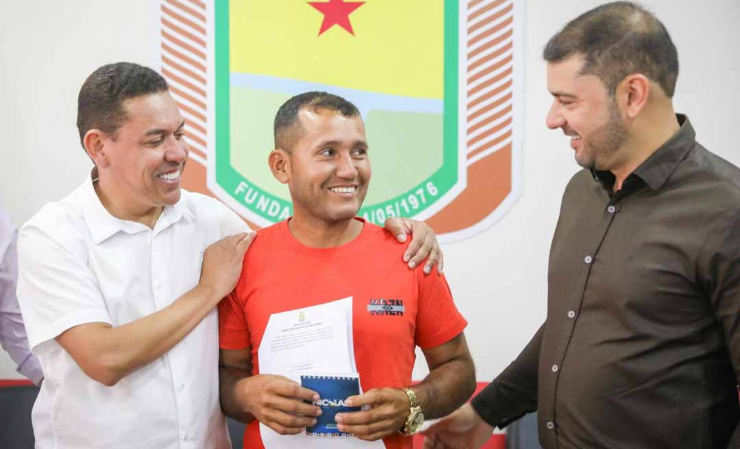 Novos servidores da prefeitura de Assis Brasil são empossados pelo prefeito Jerry Correia