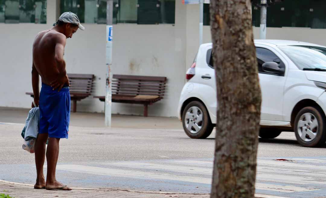 Moradores do bairro Castelo Branco protestam contra mudança do Centro POP para a região