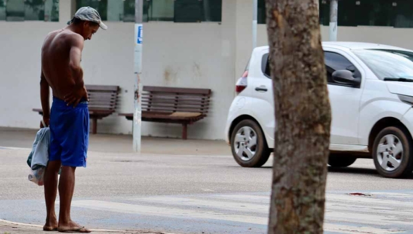 Moradores do bairro Castelo Branco protestam contra mudança do Centro POP para a região