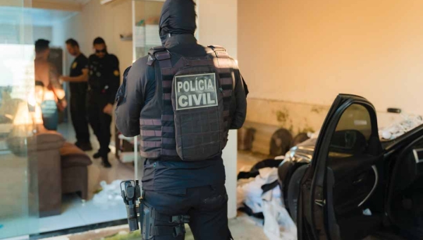 Moto de alta cilindrada, joias, celulares e dinheiro são apreendidos na Operação Lord Agro que tem como alvo o ‘Rei do Iphone’