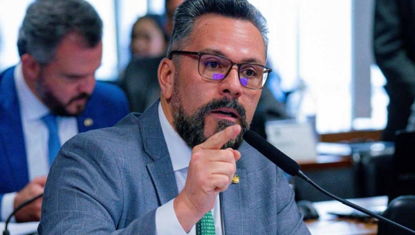 Senador Alan Rick cobra regulamentação de subsídio para passagens aéreas mais baratas na Amazônia Legal