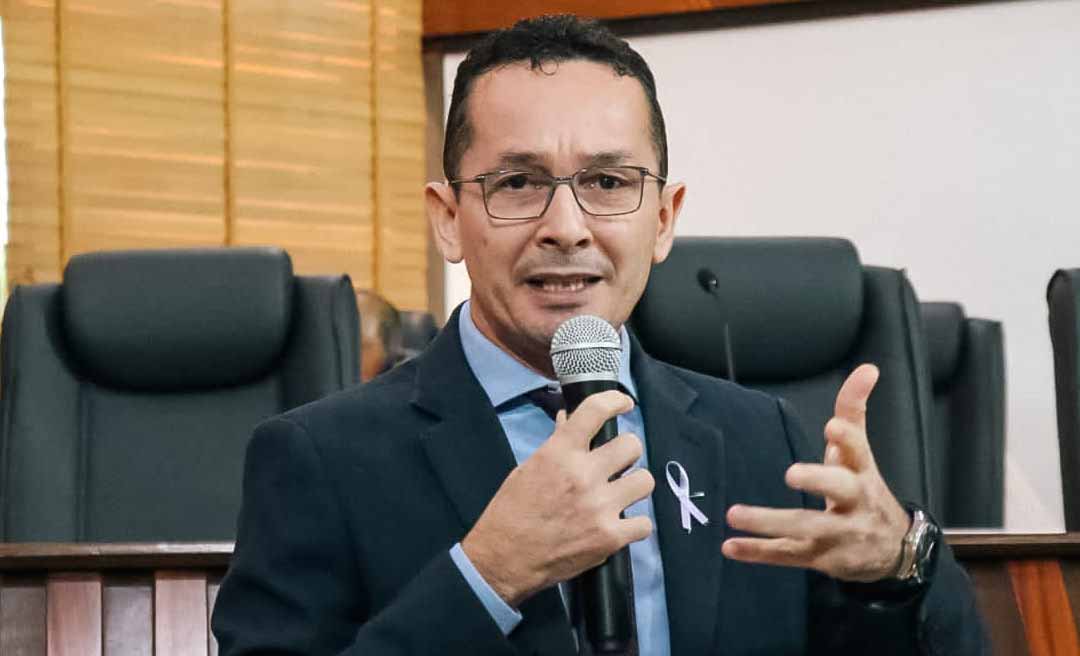 Adailton Cruz ameaça se afastar da Aleac caso governo não envie à Aleac PCCR da Saúde