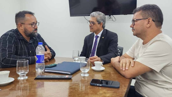 Sucesso em Cruzeiro do Sul, Programa Abrindo Portas para o Primeiro Emprego chega a Feijó com emenda de Edvaldo