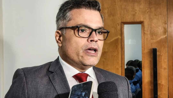 Após Gladson anunciar cinco mil novas vagas, promotor quer saber origem dos recursos que financiam o Programa CNH Social