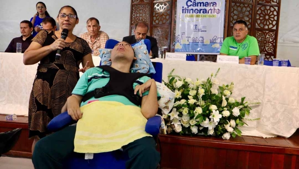 “Andamos de bota dentro de casa”: mãe de cadeirante e deficiente mental desabafa sobre alagamentos na Baixada da Sobral